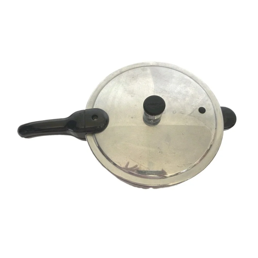 Vintage Presto Model 01282 8-Quart Pressure Cooker